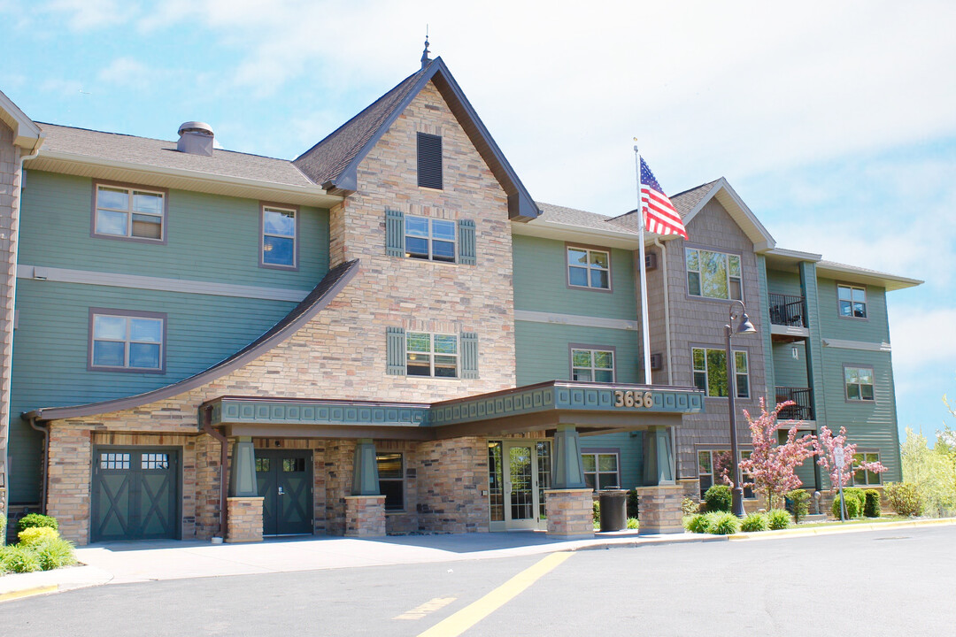 Hoffman Place in White Bear Lake, MN - Foto de edificio