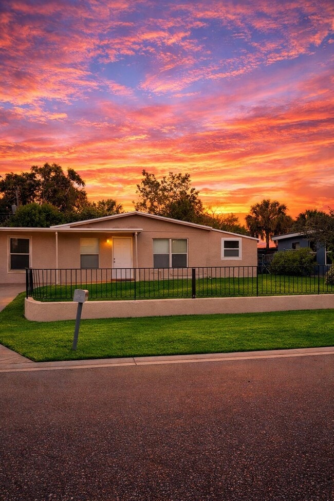 property at 1520 W 11th St