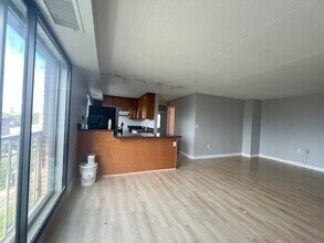 1243 Beacon St, Unit 8B in Brookline, MA - Building Photo - Building Photo