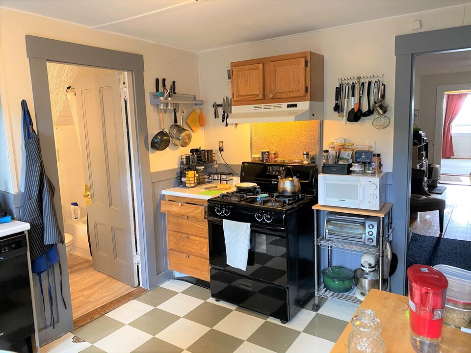 211 Summer St, Unit 3 in Somerville, MA - Building Photo
