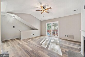 434 Atlanta Court in Washington Township, NJ - Foto de edificio - Building Photo