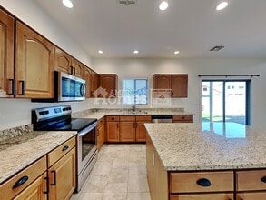 17238 W Maui Ln in Surprise, AZ - Foto de edificio - Building Photo