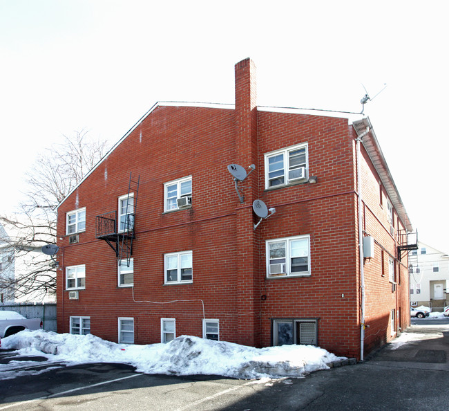 650 Van Buren Ave in Elizabeth, NJ - Building Photo - Building Photo