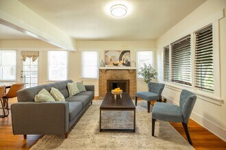 45 N Meridith Ave in Pasadena, CA - Building Photo - Building Photo