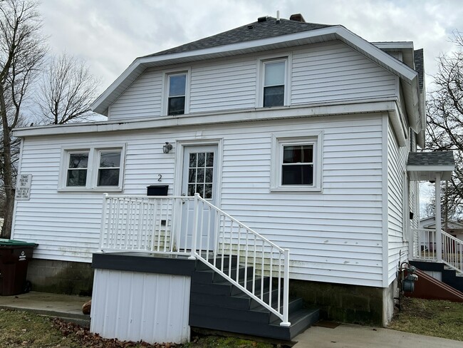 property at 119 E Elm St