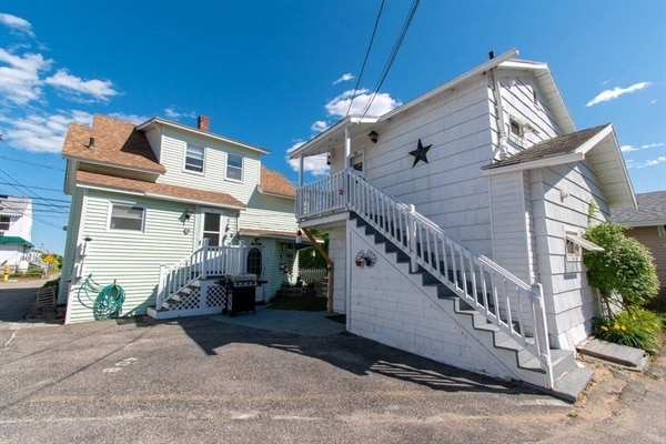 property at 40 E Grand Ave