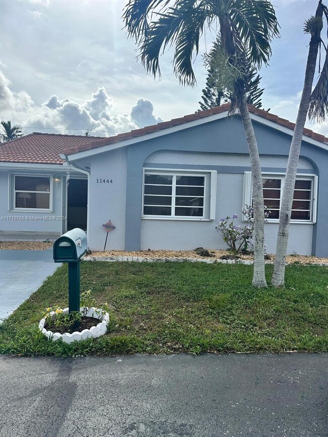 11444 SW 75th Terrace in Miami, FL - Building Photo - Building Photo