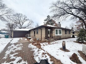 10450 Washington Blvd NE in Blaine, MN - Building Photo