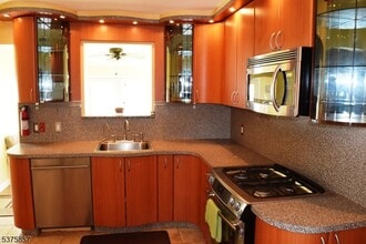 4-50 Summit Ave in Fair Lawn, NJ - Building Photo - Building Photo
