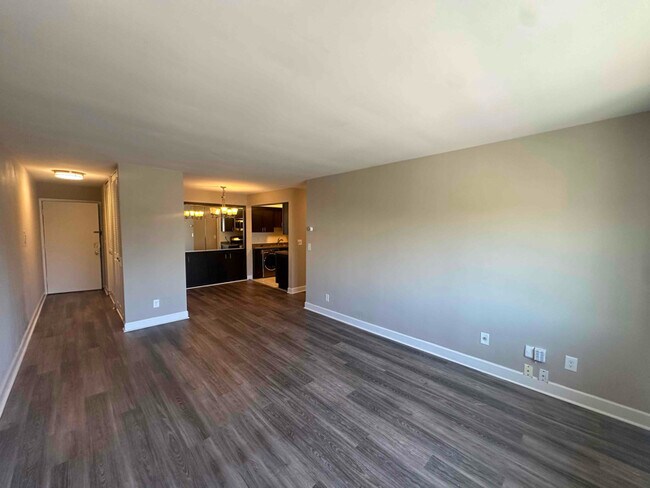 2260 N Summit Ave in Milwaukee, WI - Building Photo - Building Photo