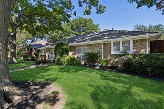 3001 Cross Bend Rd in Plano, TX - Foto de edificio - Building Photo