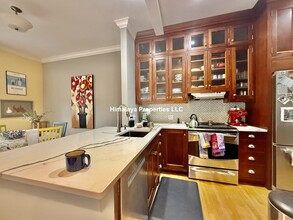 381 Huron Ave, Unit A in Cambridge, MA - Building Photo - Building Photo