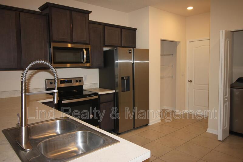 7695 Legacy Trl in Jacksonville, FL - Building Photo