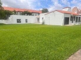 434 Aragon Ave in Coral Gables, FL - Building Photo