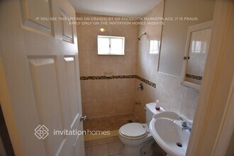 7550 W 30th Ave, Unit B in Hialeah, FL - Building Photo - Building Photo