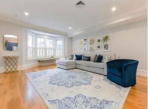 388 W 4th St, Unit 3 in Boston, MA - Building Photo - Building Photo