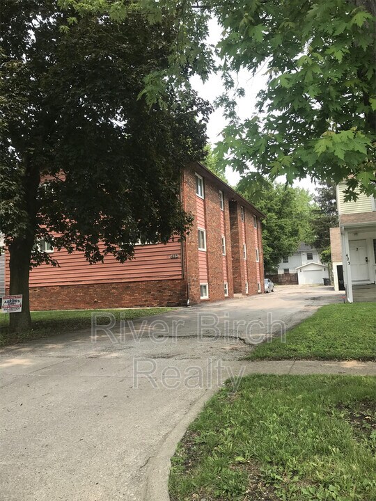 425 W Lawrence Ave in Springfield, IL - Building Photo