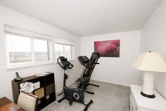 10L Dennison Dr, Unit Lake view in East Windsor, NJ - Building Photo - Building Photo