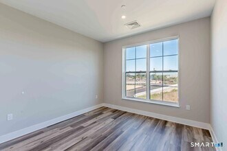 219 Ash Creek Blvd in Fairfield, CT - Building Photo - Building Photo