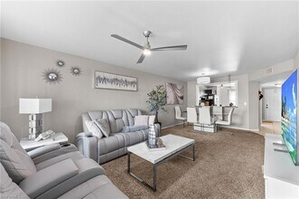 1358 Derbyshire Ct in Naples, FL - Foto de edificio - Building Photo