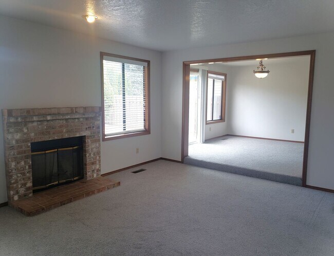 10720 SW Summer Lake Dr in Tigard, OR - Building Photo - Building Photo
