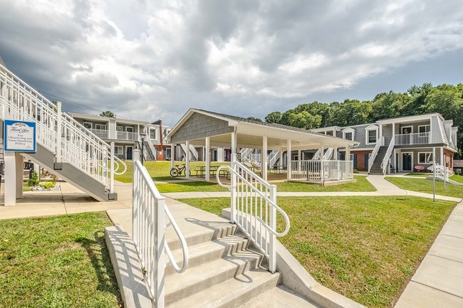 Forest View Apartments in Morganton, NC - Building Photo - Building Photo