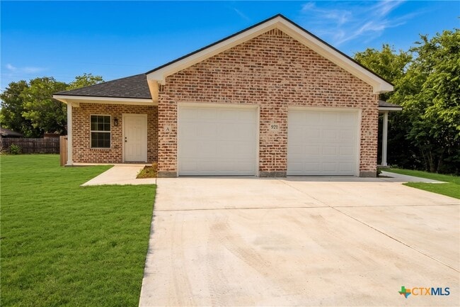 property at 921 Ashwood Dr