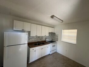 5931 Crestmont St, Unit A in Clearwater, FL - Building Photo - Building Photo