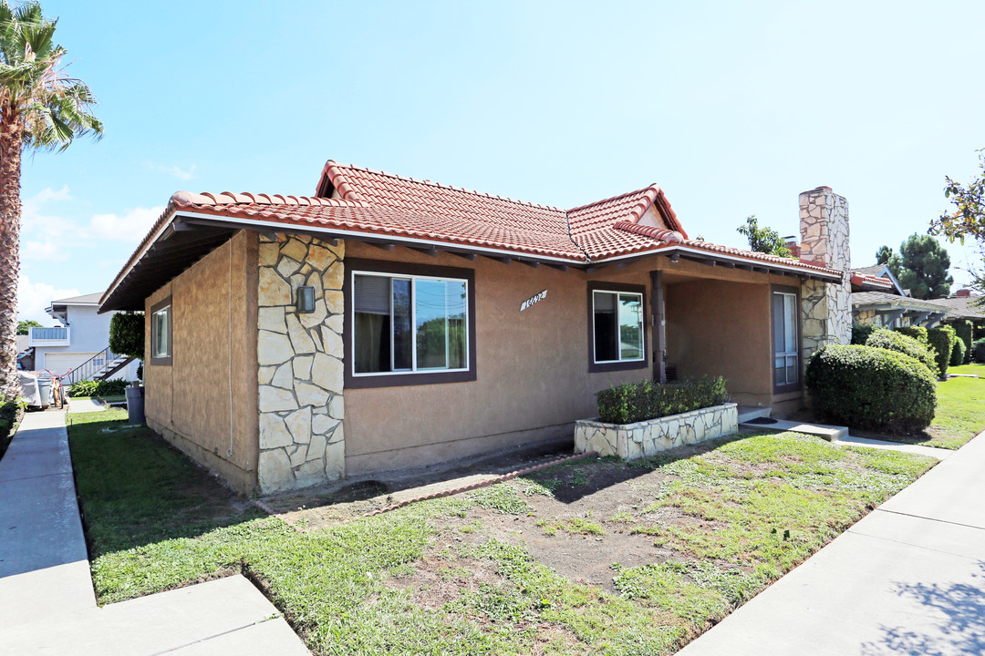 16692 Goldenwest St in Huntington Beach, CA - Building Photo