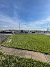 1190 Rossview Rd in Clarksville, TN - Building Photo - Building Photo