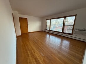 1214 E Northwest Hwy, Unit 5 in Arlington Heights, IL - Building Photo - Building Photo