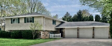 117 Colchester Dr in Normal, IL - Building Photo - Building Photo