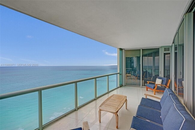 17121 Collins Ave, Unit 06 in Sunny Isles Beach, FL - Building Photo - Building Photo