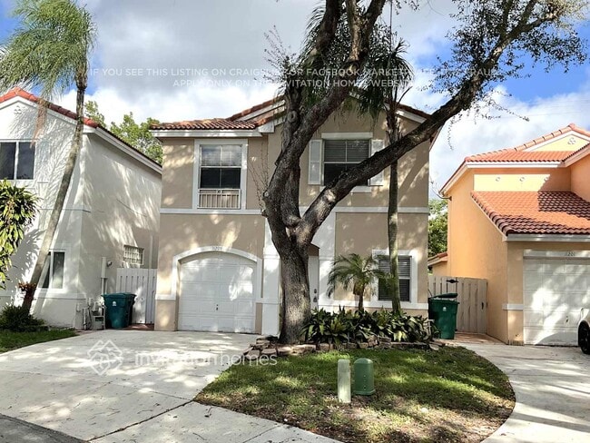 11205 Sunview Way in Hollywood, FL - Foto de edificio - Building Photo