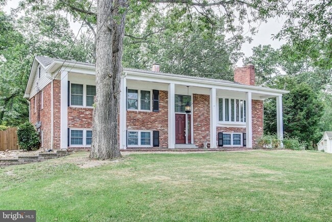 property at 3809 Great Neck Ct