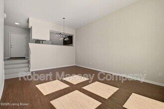 2745 Grinstead Dr in Louisville, KY - Building Photo - Building Photo