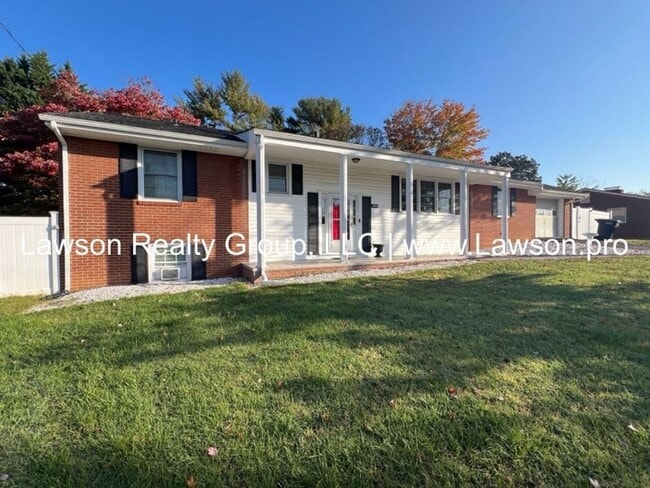 4809 Westhill Dr in Cave Spring, VA - Building Photo - Building Photo