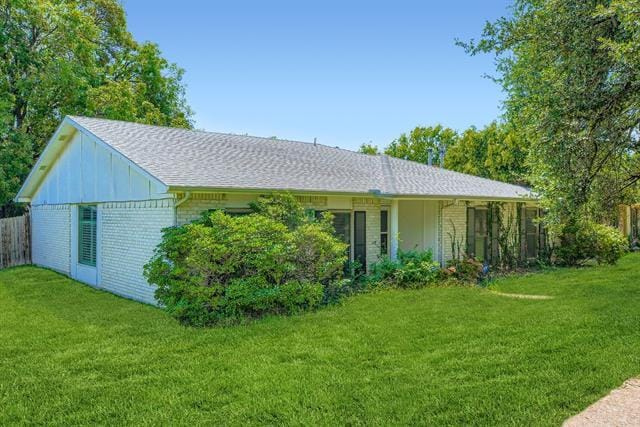 11026 McCree Rd in Dallas, TX - Foto de edificio - Building Photo