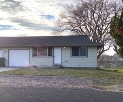 1206 S Zillah St in Kennewick, WA - Building Photo
