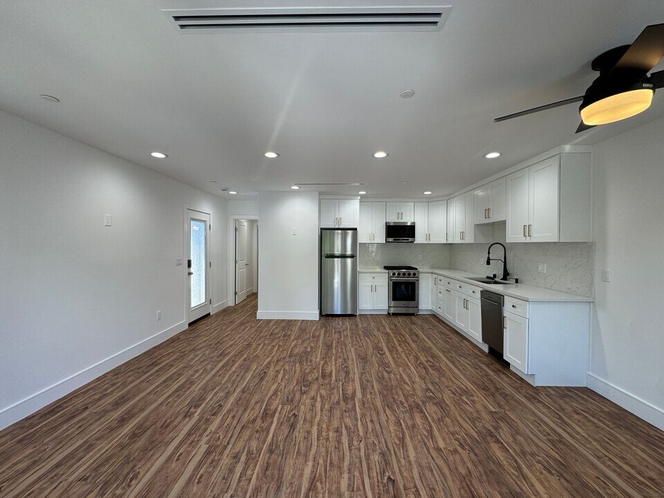 4917 Briggs Ave-Unit -ADU in Montrose, CA - Building Photo