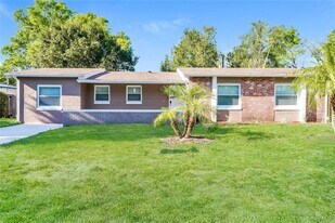 913 Redwood Ct in Altamonte Springs, FL - Building Photo