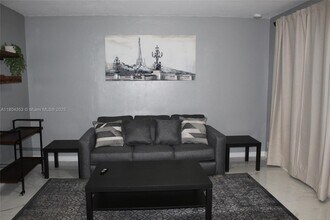 3400 SW 25th St in Miami, FL - Building Photo - Building Photo