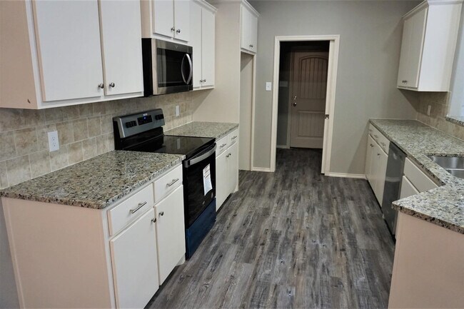 704 Hillshire Ave in Wolfforth, TX - Building Photo - Building Photo