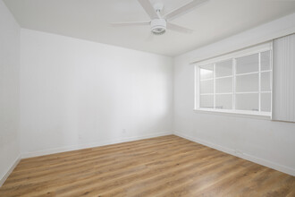 Cameron Villas in Austin, TX - Foto de edificio - Interior Photo