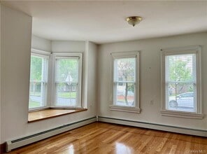 6 Cottage St in Warwick, NY - Building Photo - Building Photo