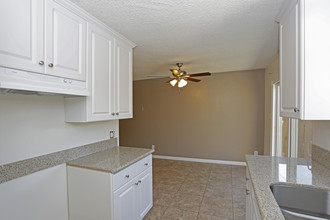 Diamond Crest Apartments in Buena Park, CA - Building Photo - Interior Photo