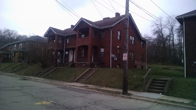 1019 N 6th St in Clairton, PA - Building Photo