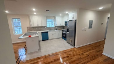 628 S 12th St in Newark, NJ - Foto de edificio - Building Photo