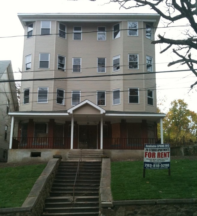 365 Willow St in Waterbury, CT - Building Photo