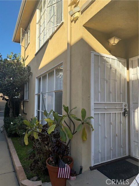 235 Belmont Ave-Unit -2 in Long Beach, CA - Building Photo